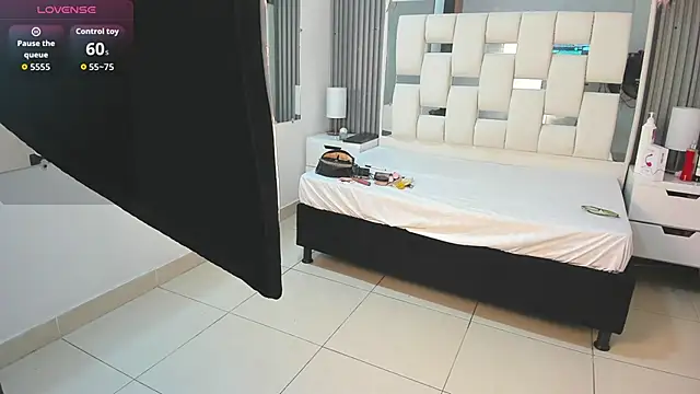 VanessaHard as online show from November 18, 2025, 7:28 pm