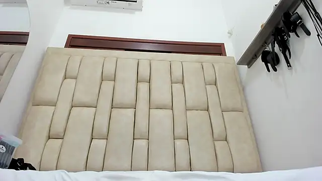 Snapshot of ZafiroAndFlynn chatting on November 21, 2025, 8:08 pm ZafiroAndFlynn online show from November 21, 2025, 8:08 pm