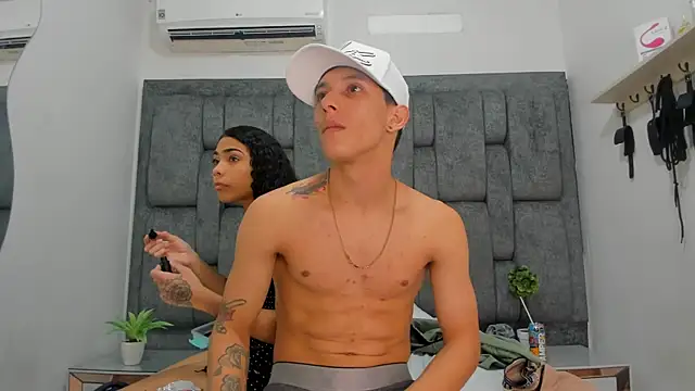 ZafiroAndFlynn online show from March 28, 2026, 2:45 am