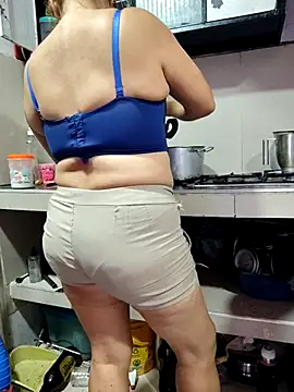 rubi 49 online show from September 25, 2025, 3:18 pm