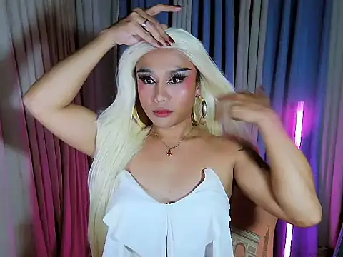 YourNikkieXxx online show from July 17, 2026, 5:43 pm