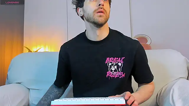 Oscar Miller  online show from April 8, 2026, 8:05 am