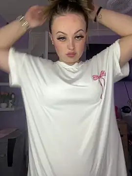 Snapshot of SexySashaxox chatting on May 22, 2026, 2:04 pm SexySashaxox online show from May 22, 2026, 2:04 pm