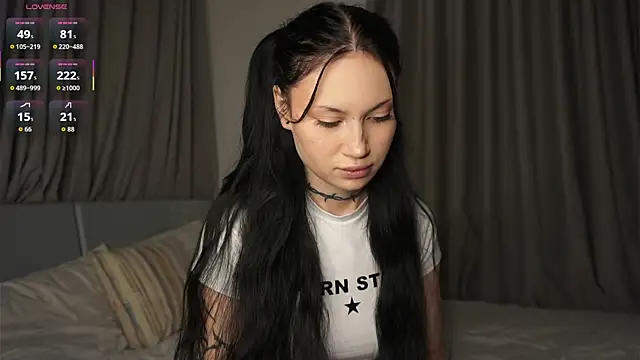 Snapshot of Alice_1n_Wonderland_ chatting on October 18, 2025, 2:52 pm Alice 1n Wonderland online show from October 18, 2025, 2:52 pm