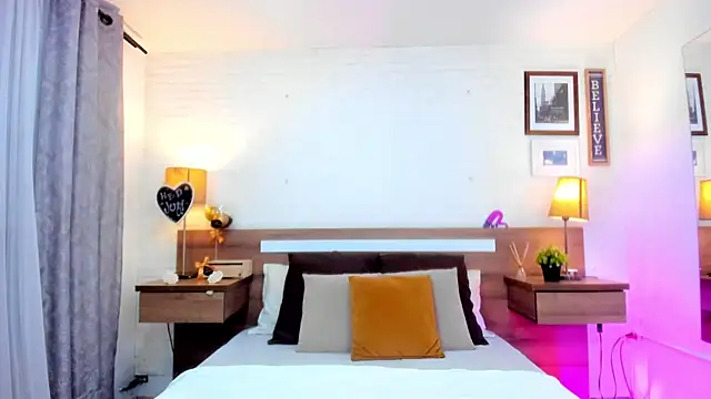 JenniferAuriston online show from April 16, 2026, 7:25 pm