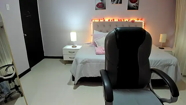 Miss Cataleya   online show from April 20, 2026, 11:35 am