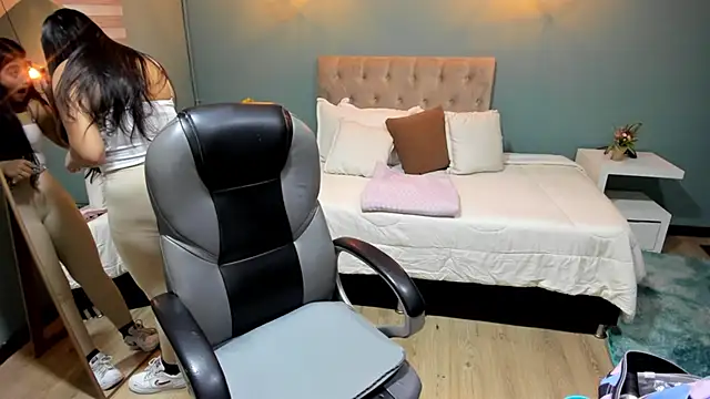 Miss Cataleya   online show from November 8, 2025, 11:25 am