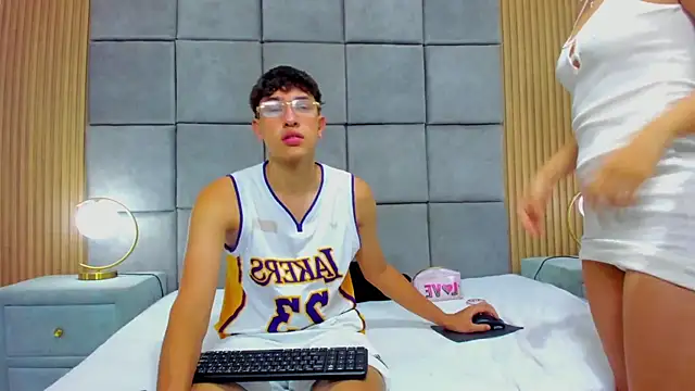 ChanellandMax online show from November 4, 2025, 12:53 pm