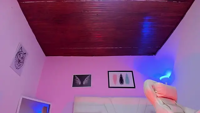 fressittalove01 online show from September 15, 2025, 3:01 pm