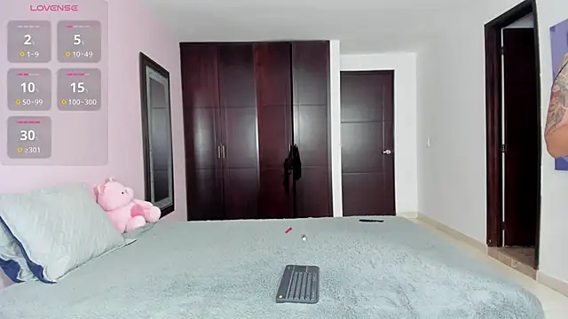 marianaandvalen online show from March 3, 2026, 11:06 am