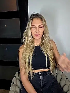 Snapshot of Melody1600 chatting on December 2, 2025, 9:05 pm Melody1600 online show from December 2, 2025, 9:05 pm