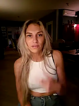 Snapshot of Melody1600 chatting on October 11, 2025, 11:06 pm Melody1600 online show from October 11, 2025, 11:06 pm