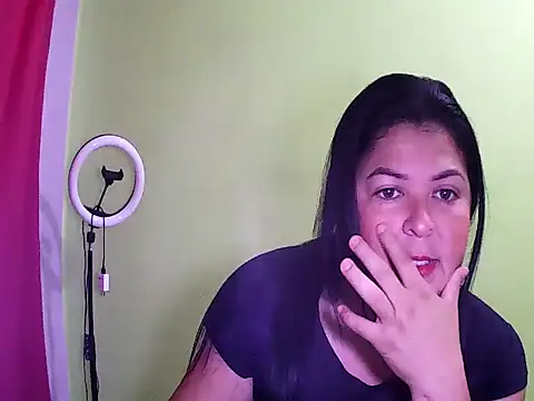 anapaulaa online show from October 27, 2025, 7:04 pm