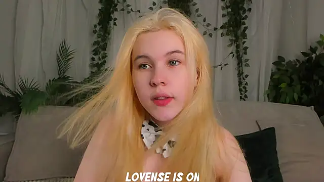 ElizSpieth online show from October 29, 2025, 1:21 pm