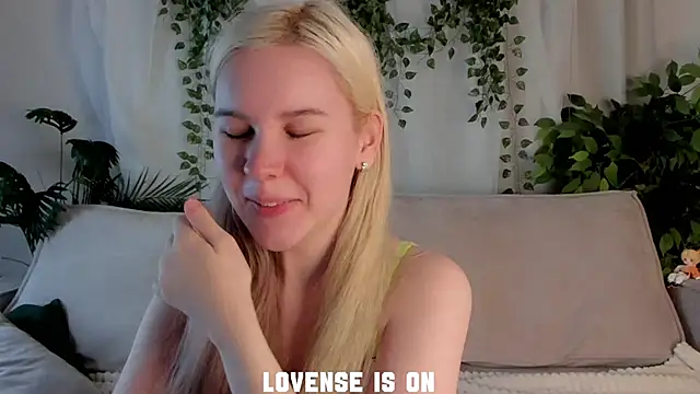 ElizSpieth online show from November 23, 2025, 1:48 am