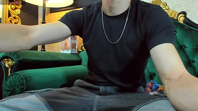 AlessandroKiing online show from March 31, 2026, 9:17 pm