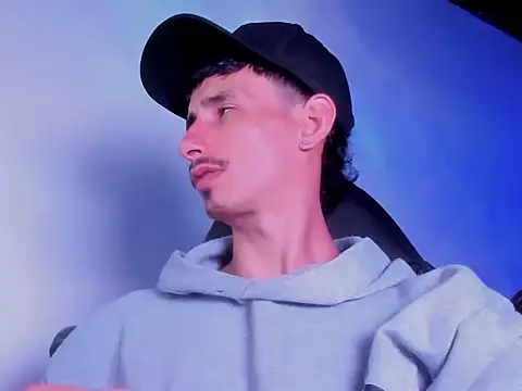 Damartinez27 online show from March 4, 2026, 8:44 am