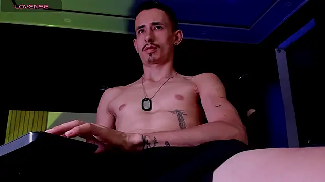 Damartinez27 online show from October 31, 2025, 4:31 am