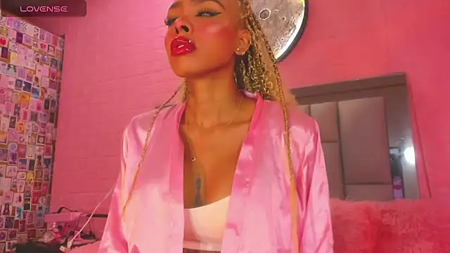 Snapshot of Nicole_Rosales chatting on September 9, 2025, 3:05 am Nicole Rosales online show from September 9, 2025, 3:05 am