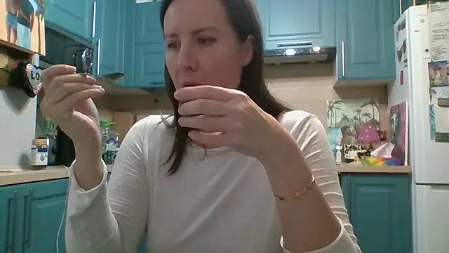 Snapshot of ALICAINWONDERLAND chatting on November 14, 2025, 3:59 pm ALICAINWONDERLAND online show from November 14, 2025, 3:59 pm