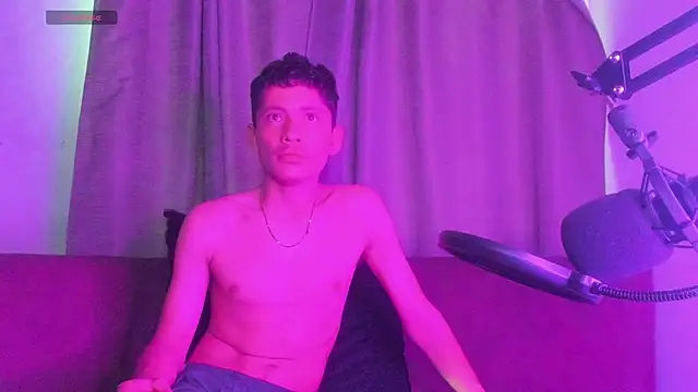 elfernh online show from September 27, 2025, 8:04 pm