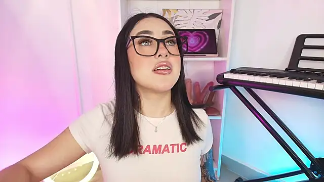 justonecute online show from January 6, 2026, 12:03 am