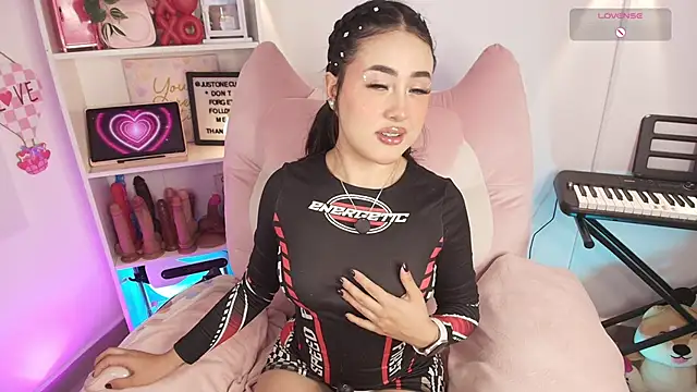 justonecute online show from March 23, 2026, 11:37 pm