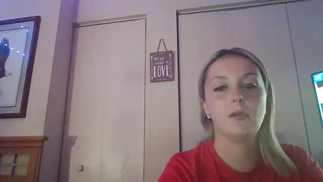 Snapshot of Candykissesxoxo chatting on October 3, 2025, 5:42 am Candykissesxoxo online show from October 3, 2025, 5:42 am