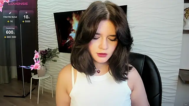 MoriGirl online show from September 30, 2025, 1:17 pm