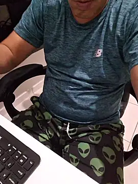 Snapshot of Carloskasado chatting on October 28, 2025, 12:00 am Carloskasado online show from October 28, 2025, 12:00 am