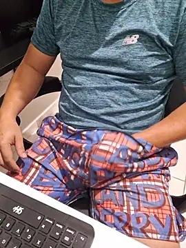 Snapshot of Carloskasado chatting on November 12, 2025, 10:46 pm Carloskasado online show from November 12, 2025, 10:46 pm