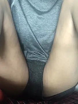 tanisha-2005 online show from November 4, 2025, 4:22 pm