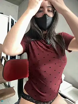 Snapshot of Voyerra_g chatting on November 21, 2025, 1:26 am Voyerra g online show from November 21, 2025, 1:26 am