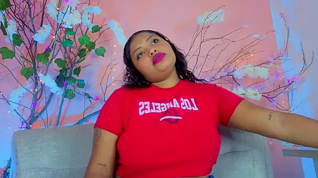 Cristal hott1 online show from February 19, 2026, 6:38 pm