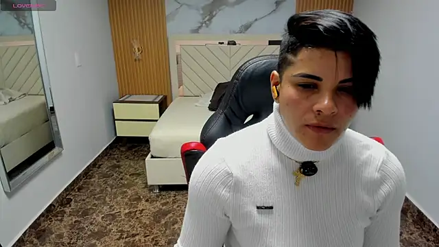 KAROLLJONES1 online show from May 12, 2026, 7:31 pm