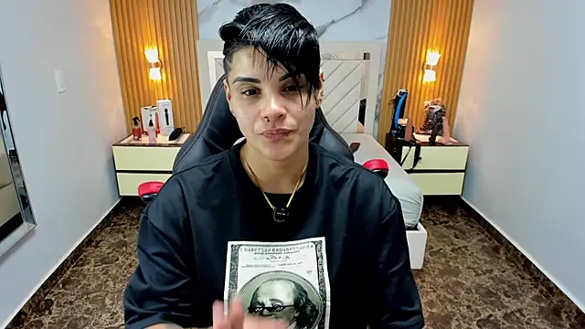 KAROLLJONES1 online show from January 15, 2026, 7:28 pm