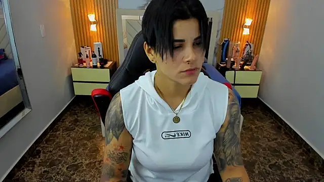 KAROLLJONES1 online show from December 20, 2025, 12:19 pm