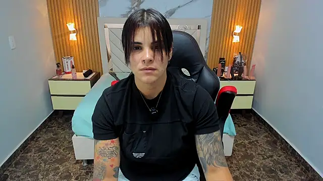 KAROLLJONES1 online show from January 31, 2026, 7:12 pm