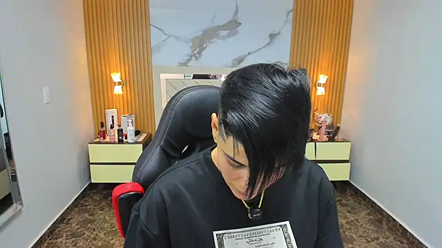 KAROLLJONES1 online show from January 8, 2026, 7:31 pm