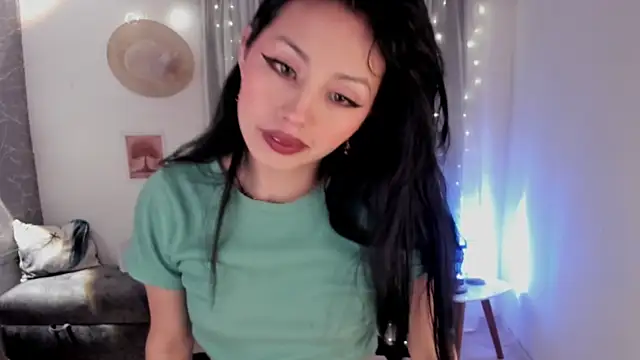 Snapshot of Miss_Charlottet chatting on November 28, 2025, 1:06 am Miss Charlottet online show from November 28, 2025, 1:06 am