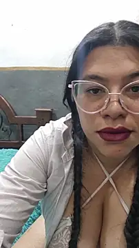 ALMAWHITE online show from September 22, 2025, 1:28 pm