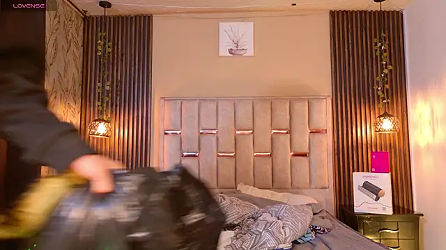 Room 69x online show from May 9, 2026, 1:47 pm