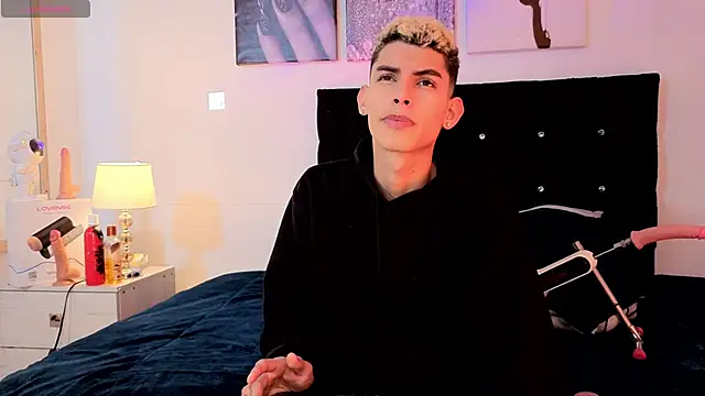 Room 69x online show from March 26, 2026, 8:18 pm