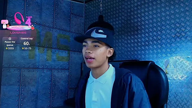 Snapshot of AlanCutee chatting on October 26, 2025, 12:27 pm AlanCutee online show from October 26, 2025, 12:27 pm