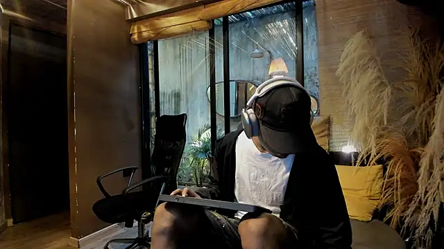 AlanCutee online show from December 16, 2025, 11:36 am