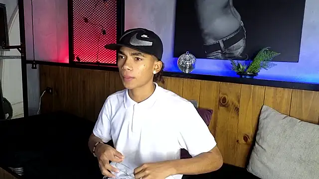 AlanCutee online show from March 15, 2026, 1:40 pm