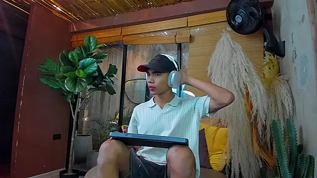 Snapshot of AlanCutee chatting on December 1, 2025, 12:39 pm AlanCutee online show from December 1, 2025, 12:39 pm