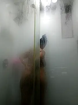 Snapshot of Esmeralda333 chatting on October 1, 2025, 8:13 pm Esmeralda333 online show from October 1, 2025, 8:13 pm