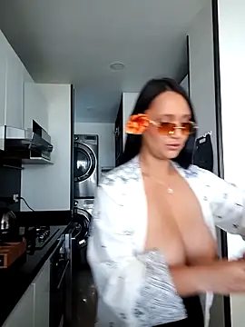 Snapshot of Esmeralda333 chatting on October 3, 2025, 3:46 pm Esmeralda333 online show from October 3, 2025, 3:46 pm