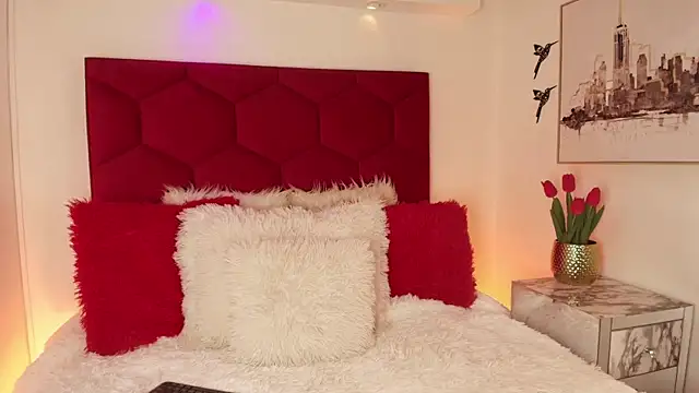 Snapshot of Alaia_Snow chatting on November 7, 2025, 8:24 pm Alaia Snow online show from November 7, 2025, 8:24 pm